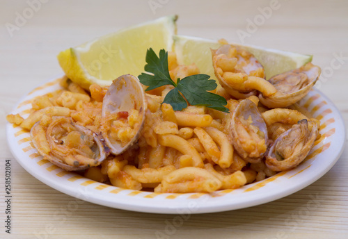 fideua with clams