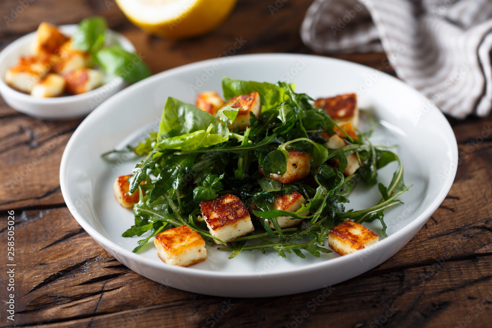 Arugula salad with grilled cheese Arugula salad with grilled cheese