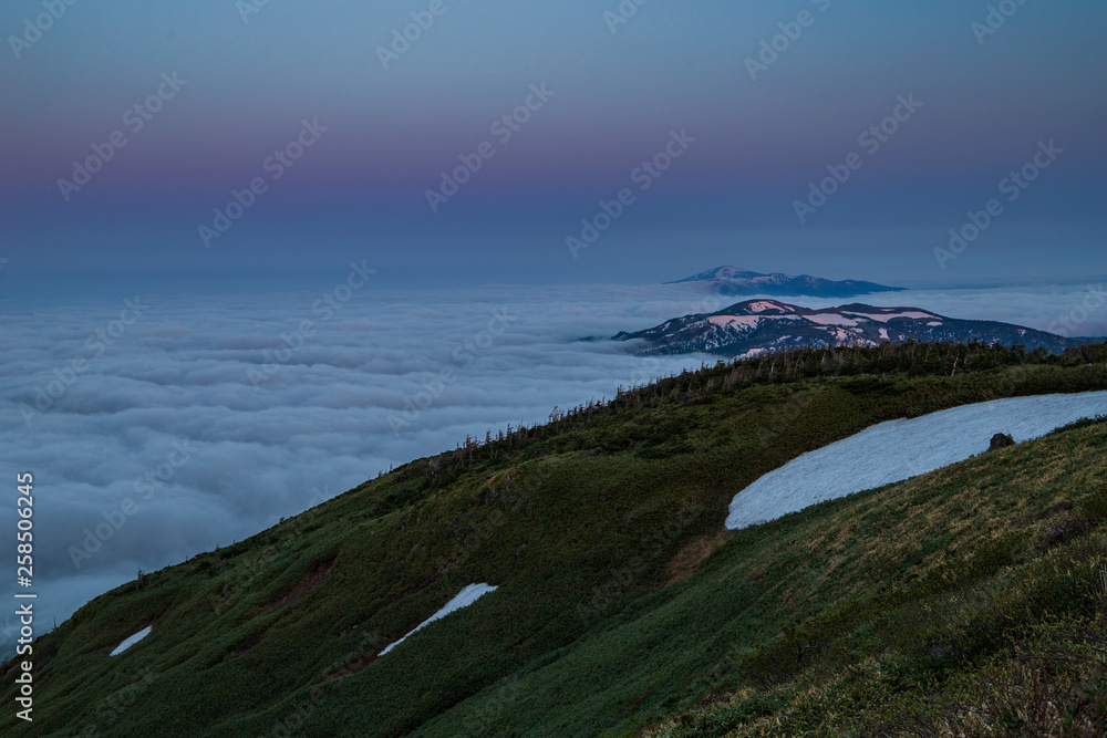 Fototapeta premium Overlooking the Moriyoshi of the sea of ​​clouds from Hachimantai
