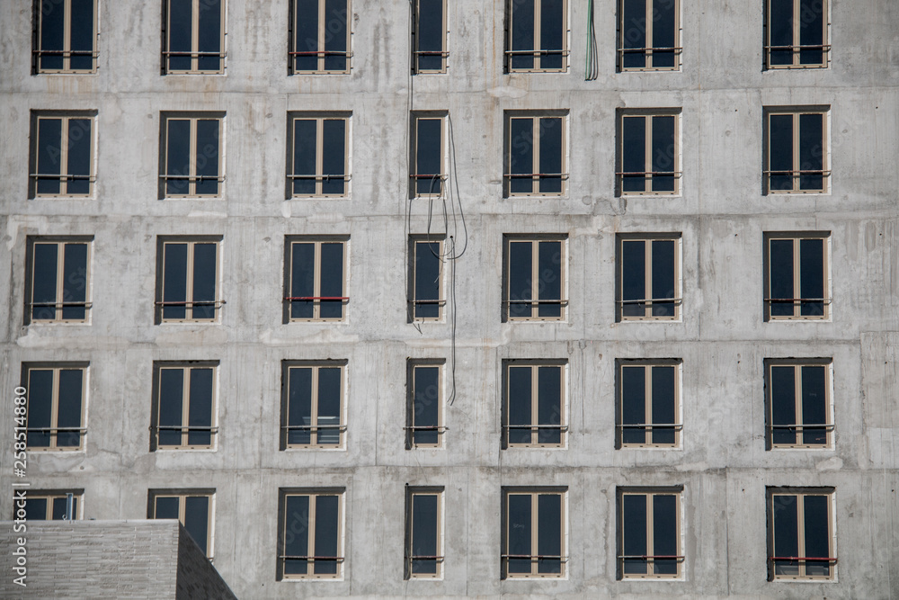 Façade d'appartement en construction avant l'arrivée des propriétaires