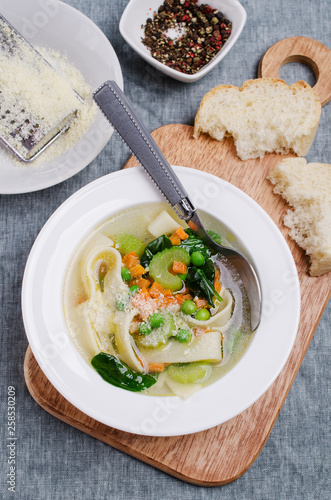 Foto Traditional soup with pasta