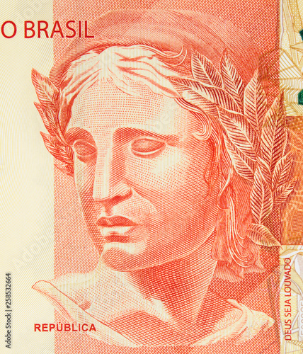 Fotografía Republic's Effigy on Brazil 20 real currency note closeup macro, Brazilian money close up