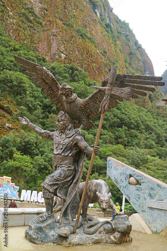 Obraz na płótnie Monument of the Inca Cosmological Trilogy at Aguas Calientes or Machupicchu Pueb