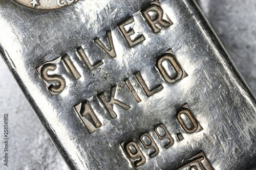 Canvastavla 1 kilo 999 fine silver bar