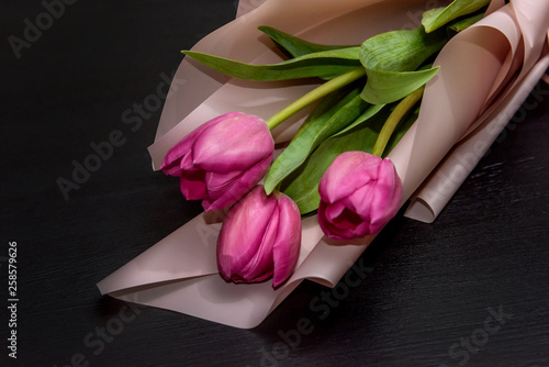 Fototapeta Naklejka Na Ścianę i Meble -  Bouquet of spring tulips on dark wooden background