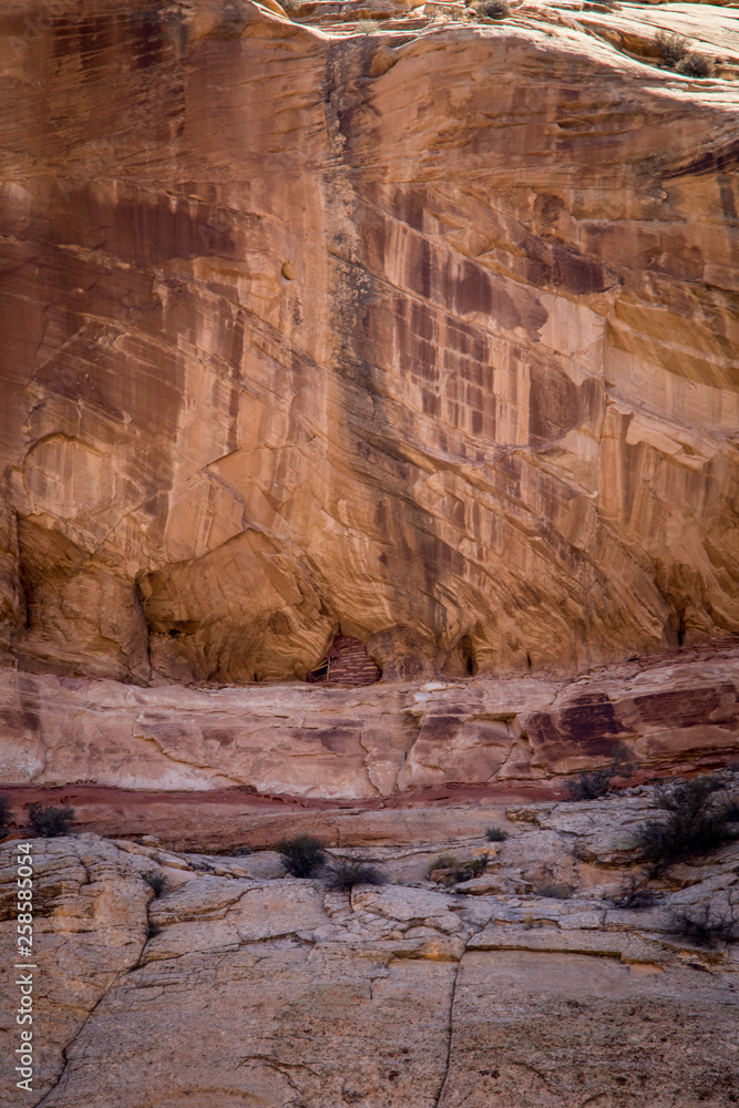 Naklejka premium Cliffside granary in Southern Utah