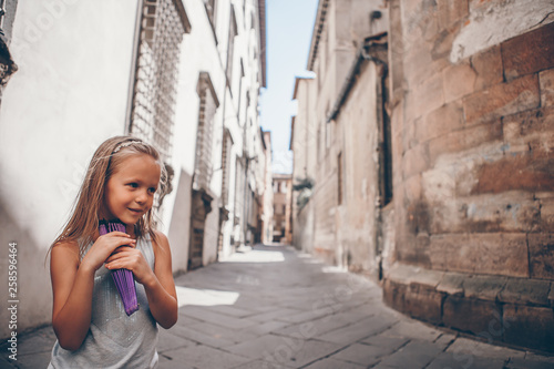 Photography Adorable fashion little girl outdoors in European city