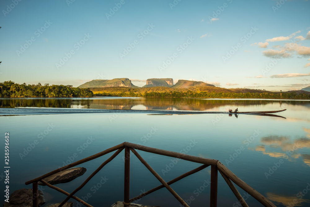 Obraz premium Sunrise over three small mountain in Ucaima. Canaima National Park, Venezuela.