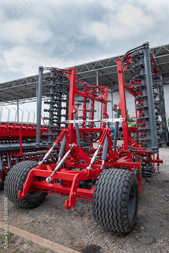 Agricultural machinery seeder, fan, cultivator for combine.