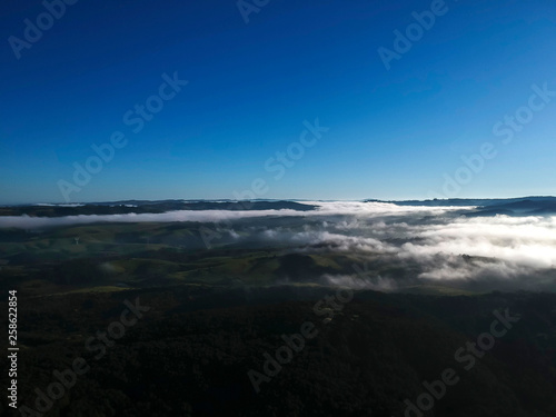  céu azul manha rural