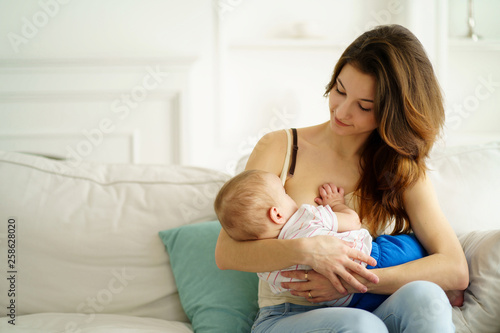 Εκτύπωση καμβά breastfeed, motherhood, Mothers day, family love