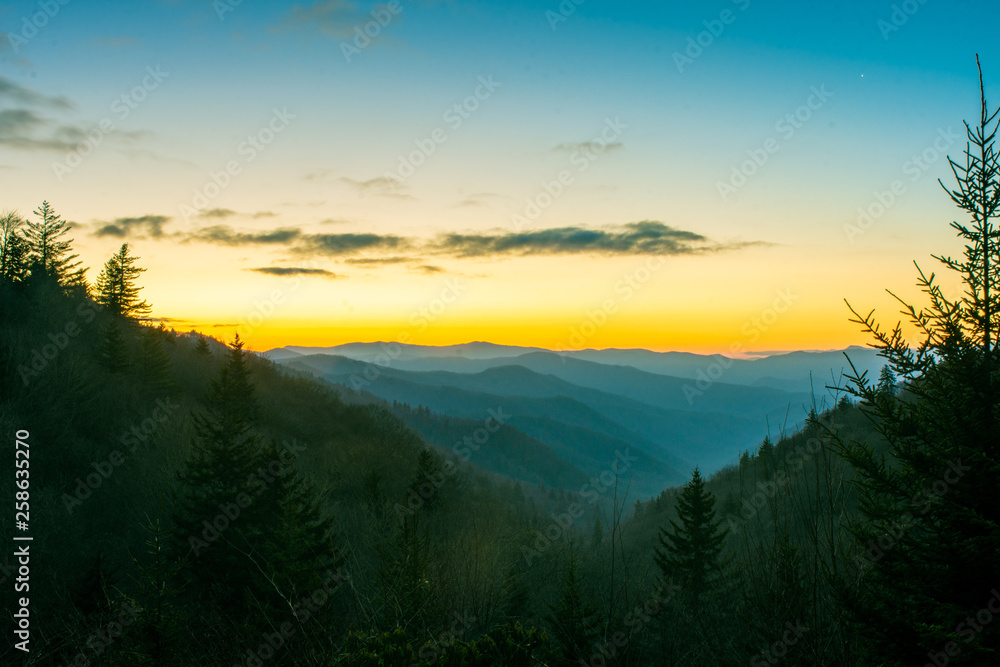 Obraz premium Sunrise in the Smoky Mountains