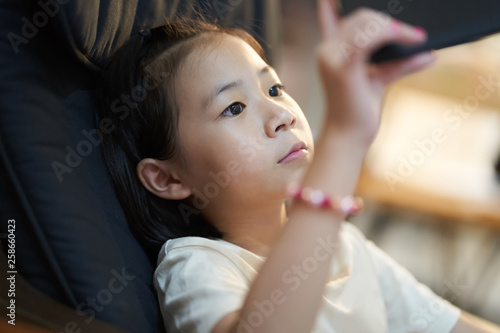 Asian little girl focus on smartphone