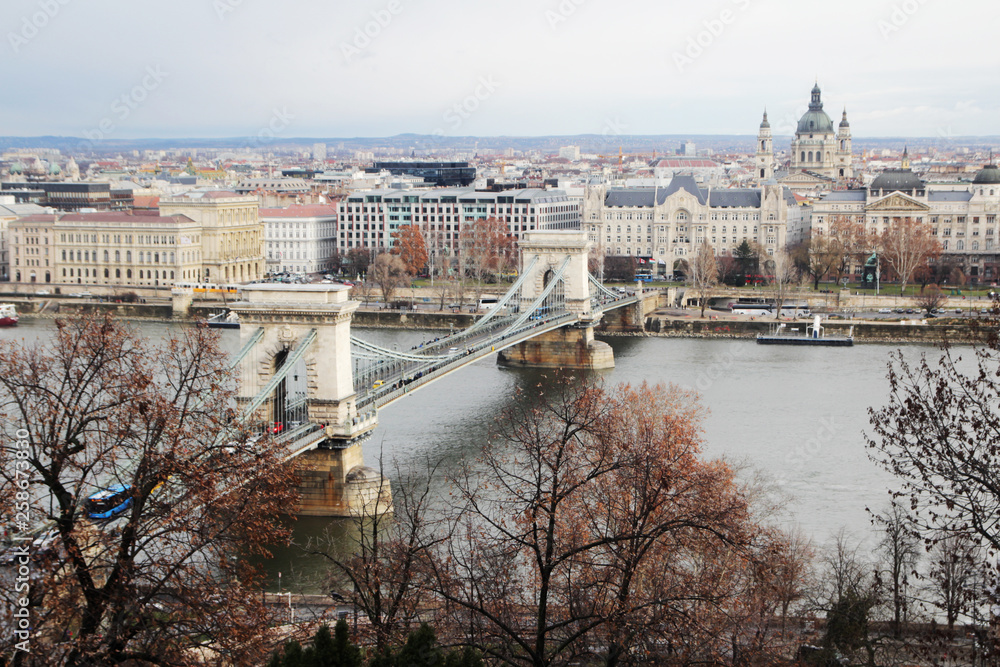 Obraz premium Szechenyi Chain Bridgem Budapest, Hungary 