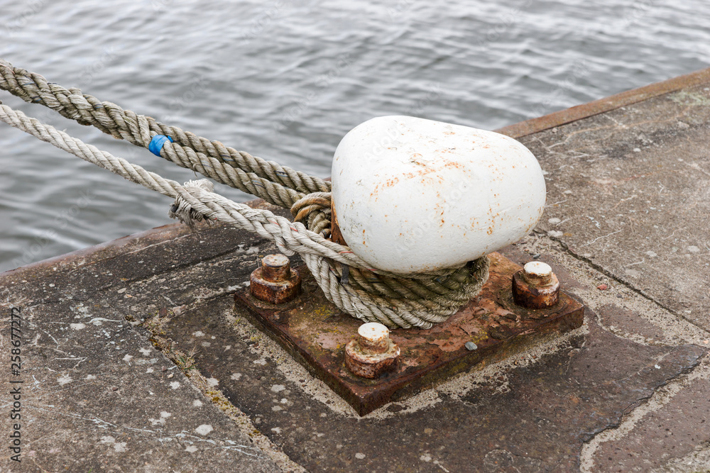Fototapeta premium Ship mooring rope moored on the bollard