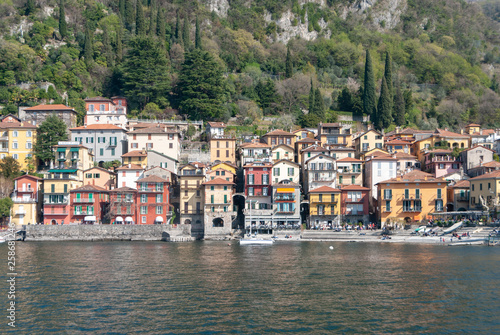 Il borgo di Varenna visto dal lago di Como © giemmephoto