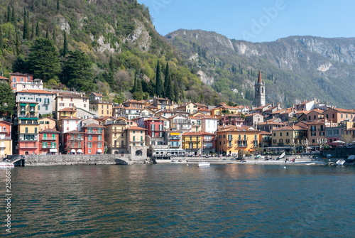 Il borgo di Varenna visto dal lago di Como © giemmephoto