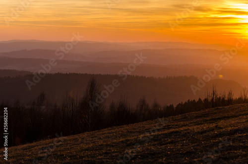 Fototapeta Naklejka Na Ścianę i Meble -  Zachód słońca Bieszczady 