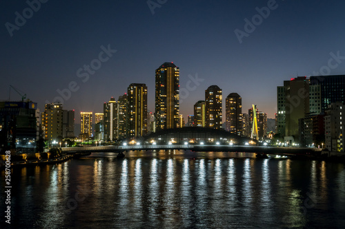 東京の都市風景　工事中の永代橋と石川島の夜景１ © onotorono
