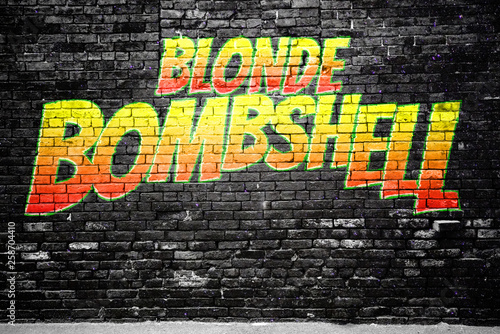 Photography Blonde Bombshell Comic Ziegelsteinmauer Graffiti
