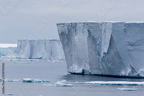 Tafeleisberg ,tabular iceberg photo