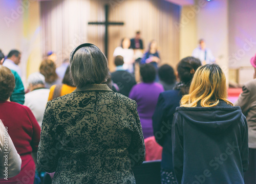 Valokuvatapetti Christian congregation worship God together