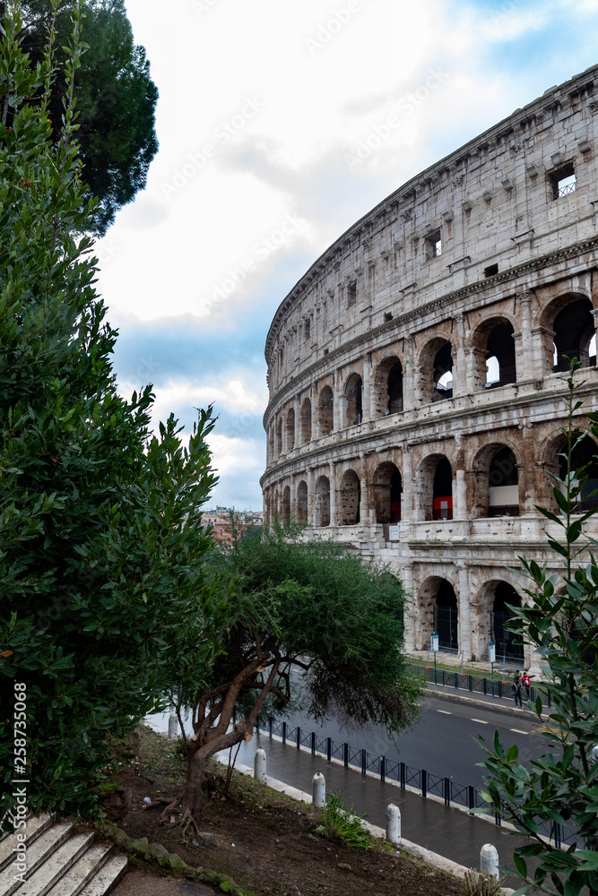 Extérieur de Colisée à Rome en Italie
