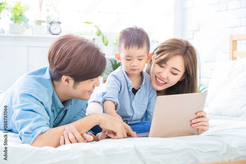 Parent play laptop with child