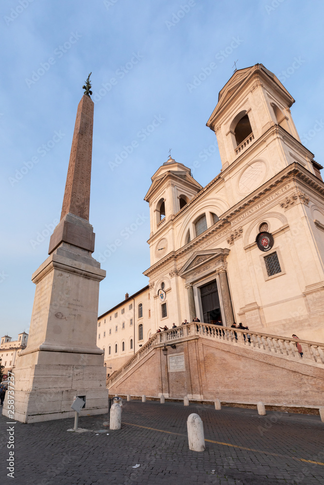 Eglise Trinité des monts à Rome en Italie