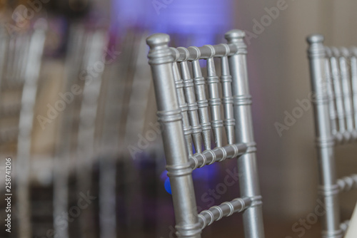 Silver Chiavari chairs wedding © Freddy