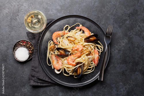 Spaghetti seafood pasta with clams and prawns