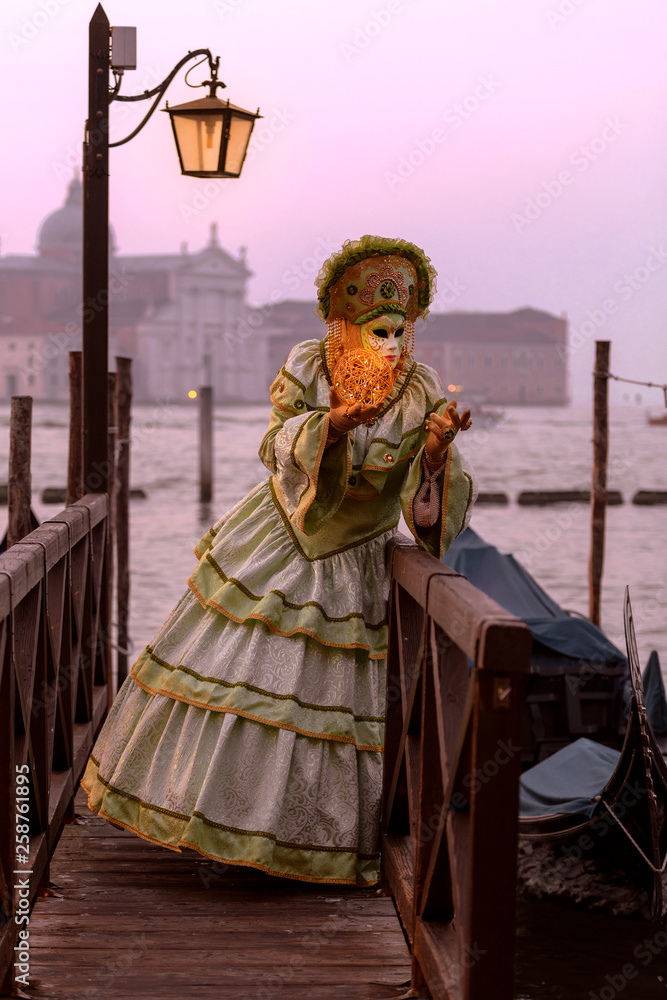 Lights in Venice - wunderschönes Kostüm