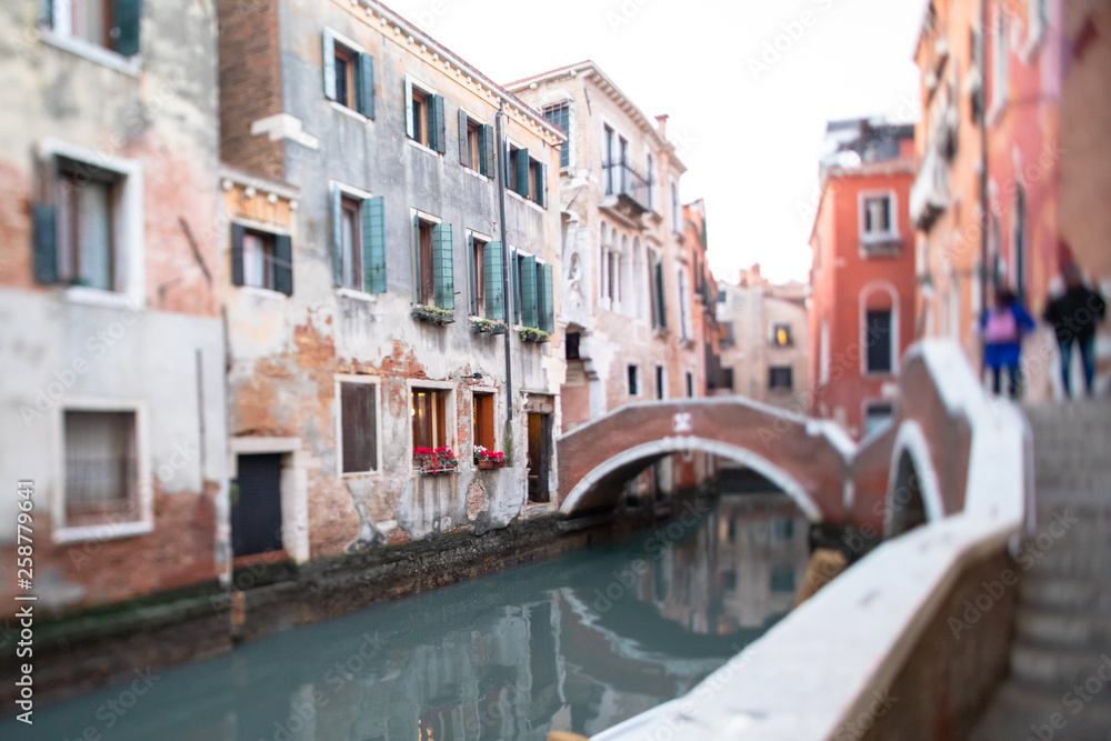 Fototapeta Ulice, alejki i kanały Wenecji we Włoszech