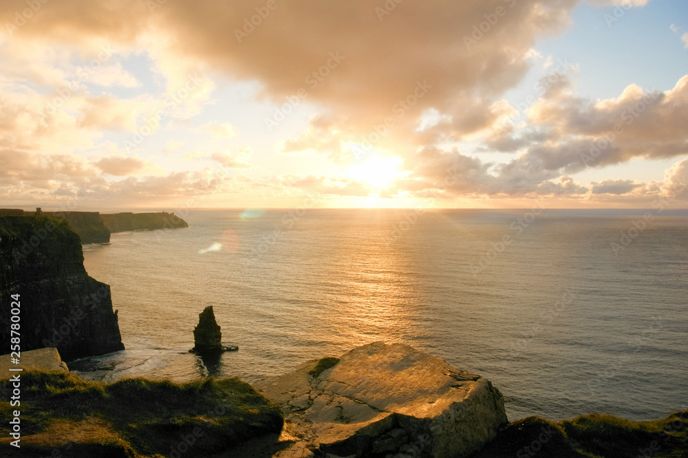 Sonnenuntergang an den Cliffs of Moher Sonnenuntergang an den Cliffs of Moher