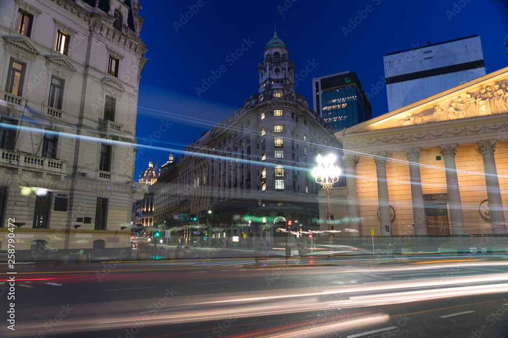 Nighttime scene in the city of Buenos Aires