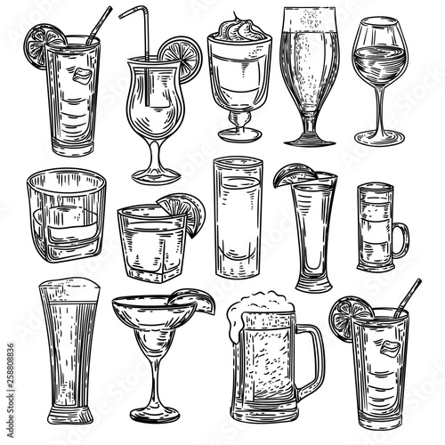 Vector hand drawn of big set with alcohol drinks.