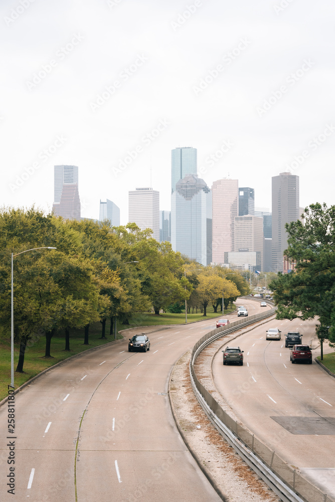 Memorial Parkway and the skyline in Houston, Texas
