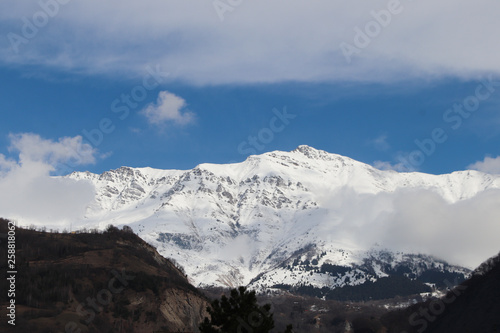 Auvergne-Rh  ne-Alpes - Savoie - Basse Maurienne - La Chambre - Vue sur les montagnes enneig  es