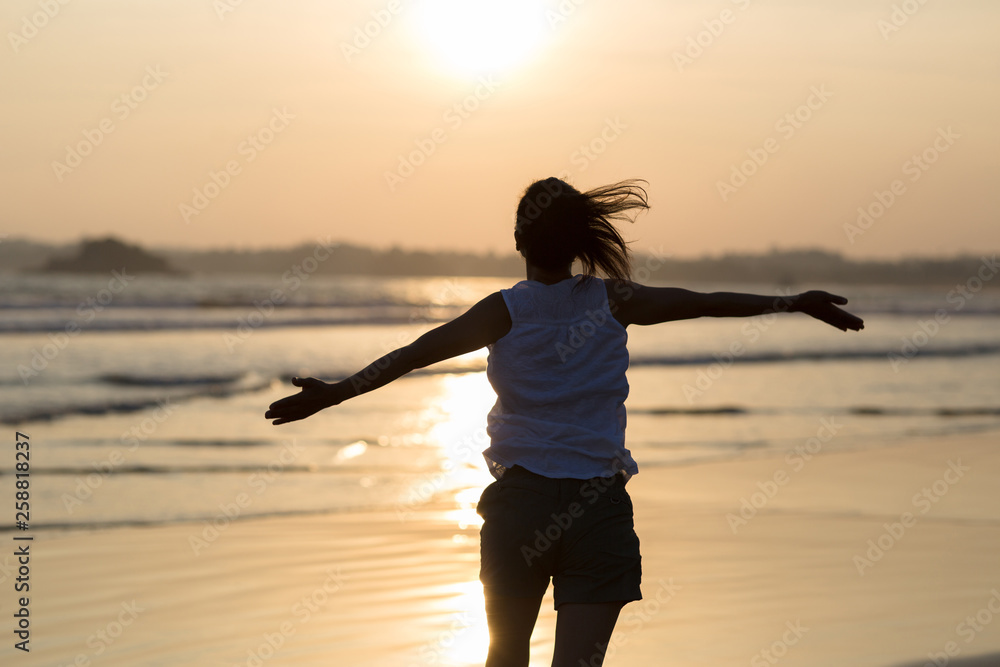 Fototapeta premium Happy Free Woman at Sunset on the Beach