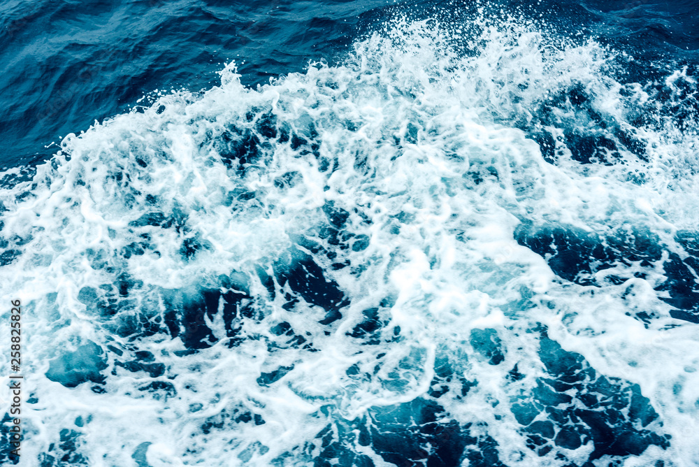 Fototapeta premium texture wave blue sea or ocean water full frame