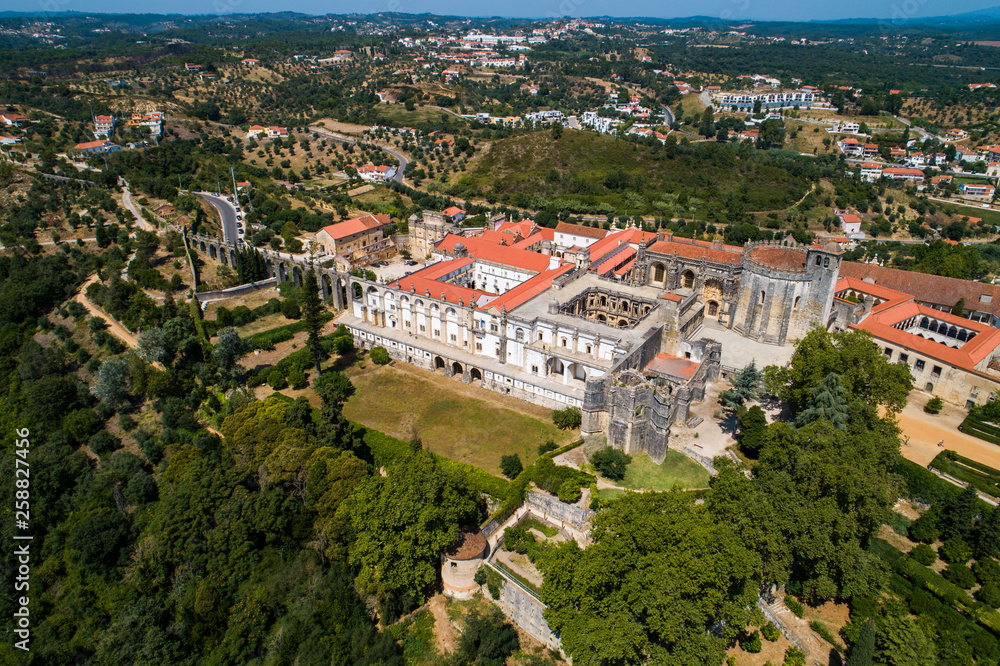 Obraz premium Medieval Templar castle in Tomar in a beautiful summer day, Portugal