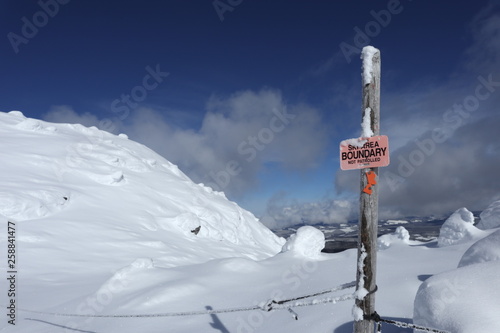 Ski boundary sign