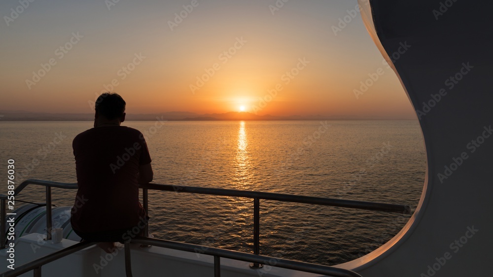 Fototapeta premium Beautiful sunset over the horizon