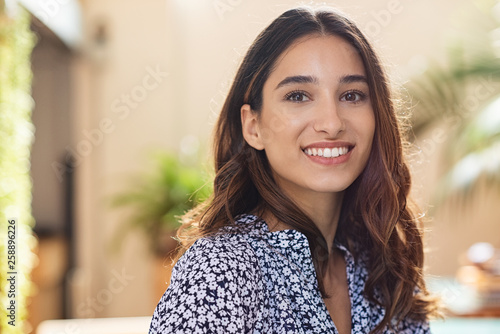 Tableau sur Toile Happy young woman smiling