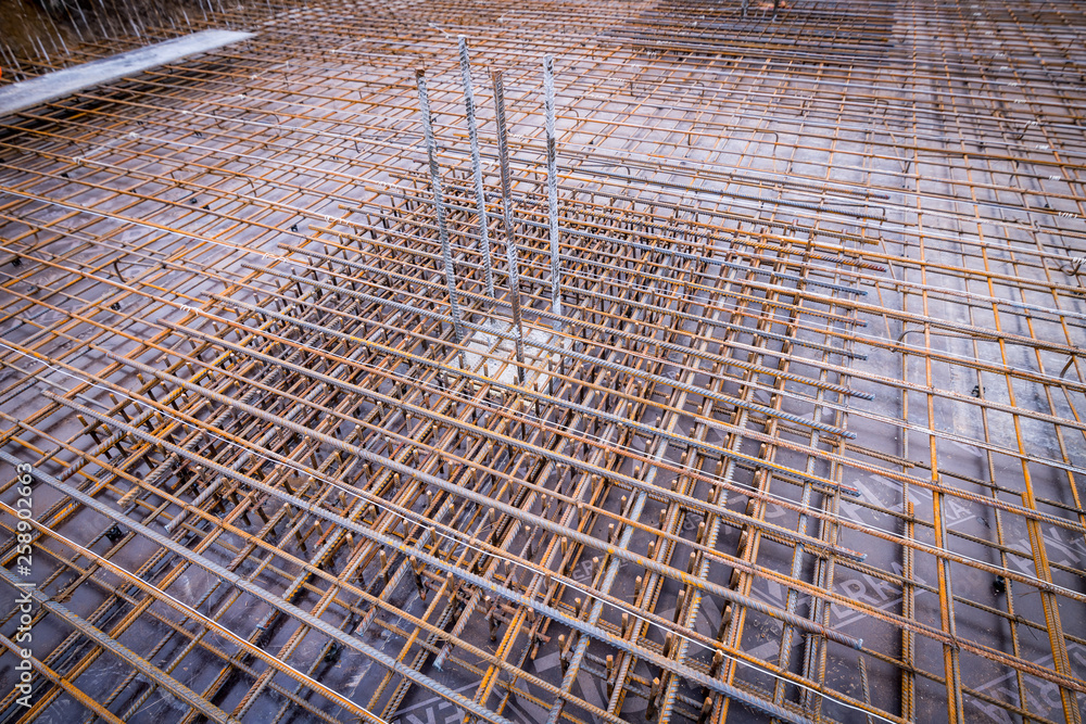screed for concrete structure made of metal reinforcement