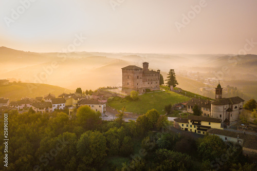 Vista aerea del Castello di Grinzane Cavour all'alba photo