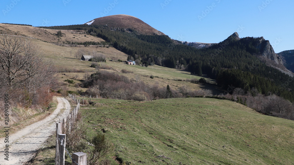 randonnée dans la vallée de Fontsalade,63, Auvergne randonnée dans la vallée de Fontsalade,63, Auvergne