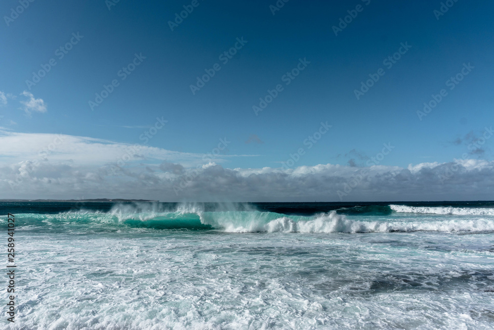 Fototapeta premium waves in the ocean and blue sky