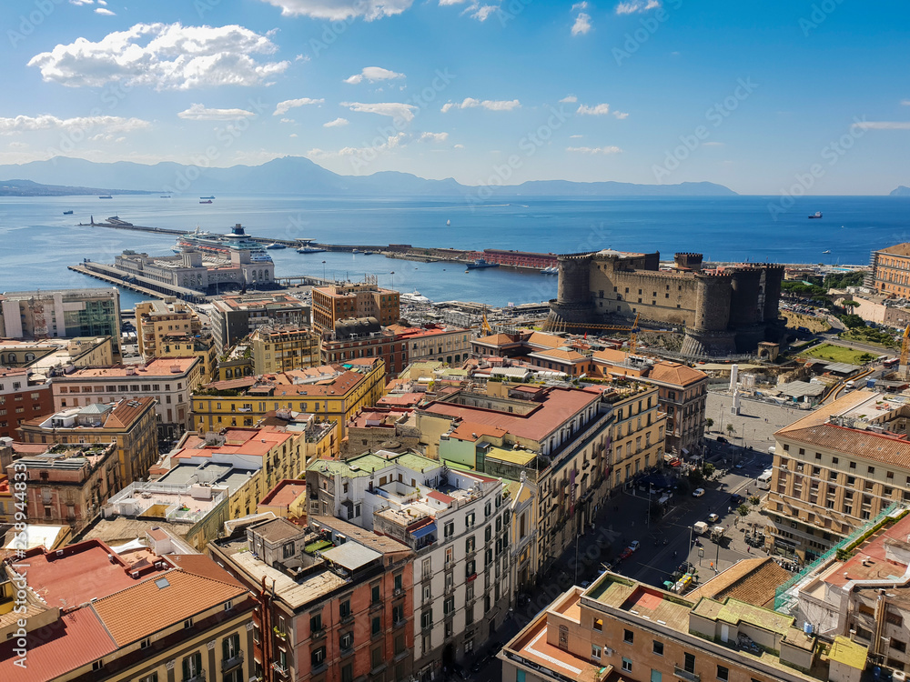Fototapeta premium Naples, Italie, vue en hauteur sur la ville