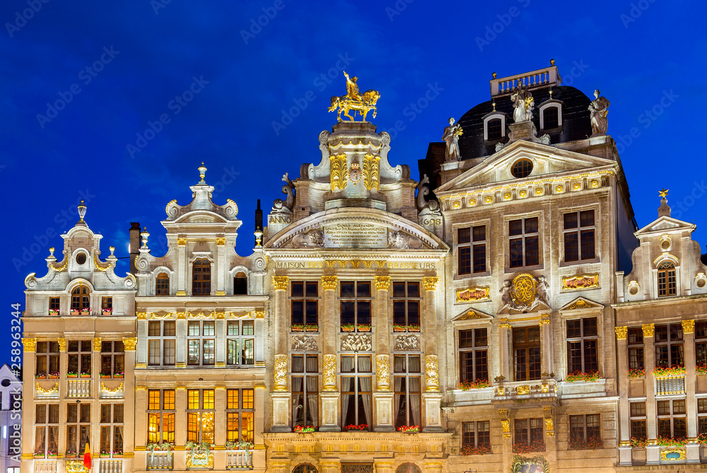Obraz premium Brussels, Grand Place at Night